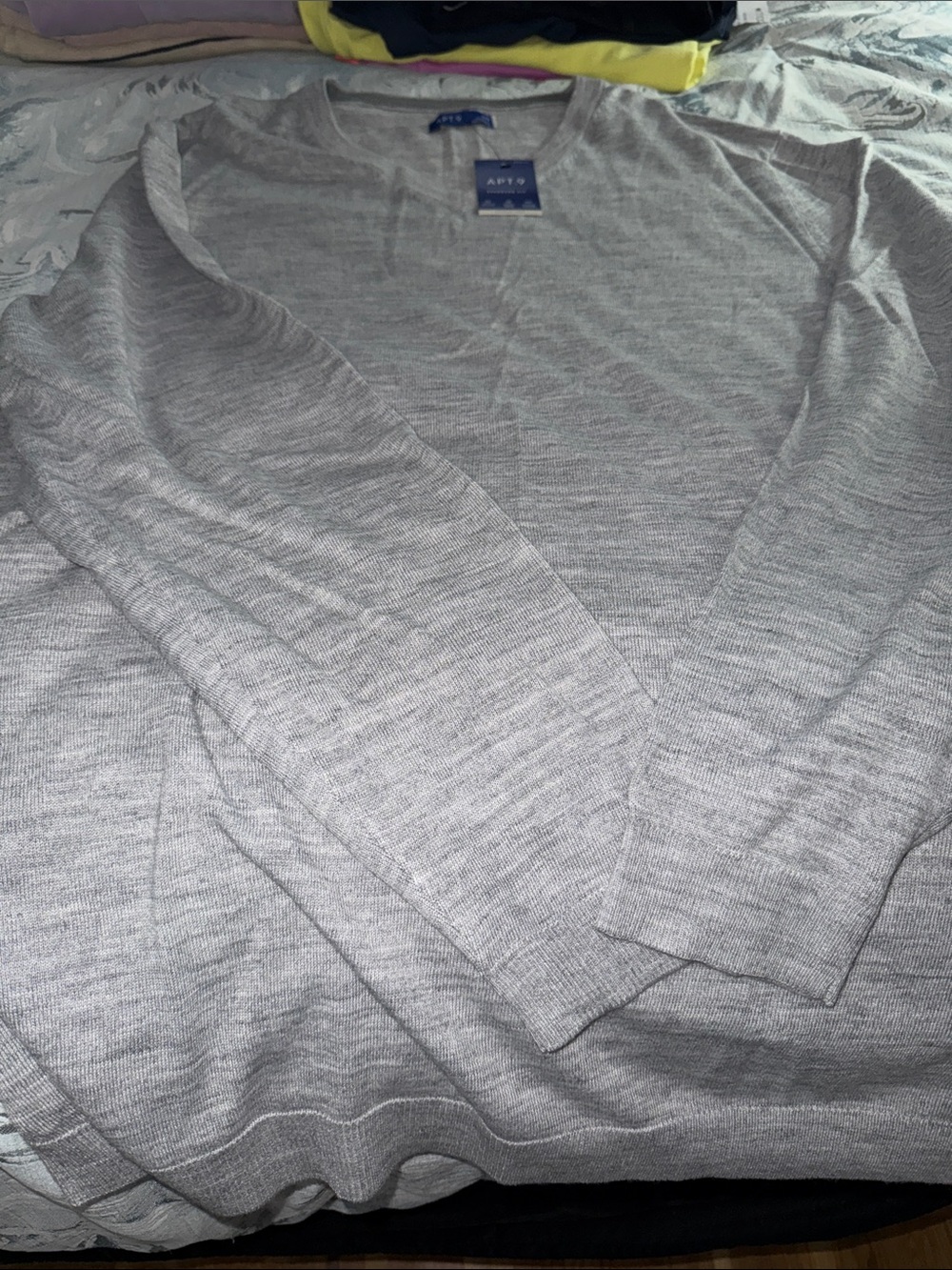 NWT-Apt. 9 Men's Heather Gray V-Neck Sweater